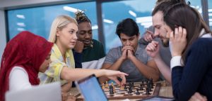 a multiethnic group of young people playing chess / мултиетническа група млади хора, играещи шах
